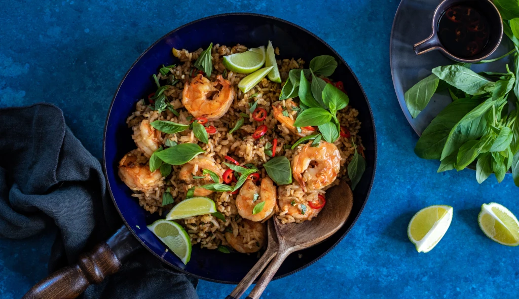 Thajskou smaženou rýži s&nbsp;krevetami uvaříte dřív, než byste si objednali v asijském bistru
