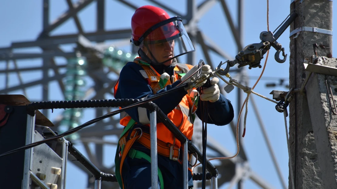 Hledá se elektrikář. Německo řeší, jak přejít na zelenou energetiku, když na trhu práce chybí lidi