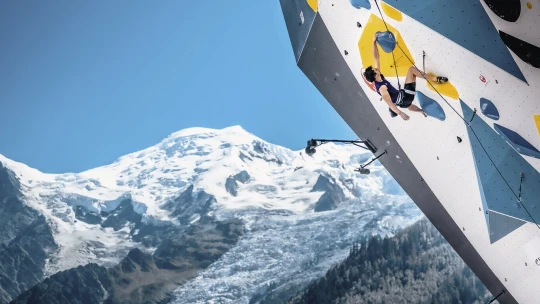 Elitní lezci míří do Prahy. Adam Ondra a&nbsp;spol. si rozdělí přes půl milionu