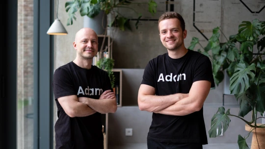 I z Česka se dá postavit globální startup. Adam míří díky investici do celého světa