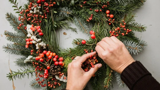 Advent začíná. Pořiďte si věnec z&nbsp;květinové farmy nebo od osobitých floristů