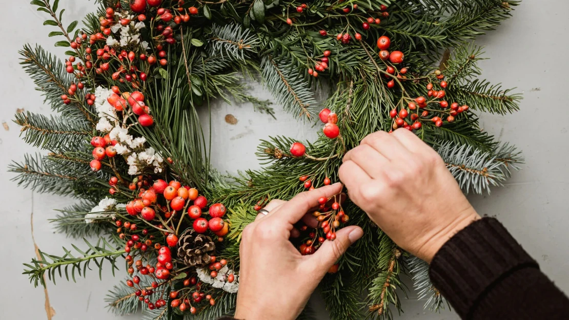 Advent začíná. Pořiďte si věnec z květinové farmy nebo od osobitých floristů