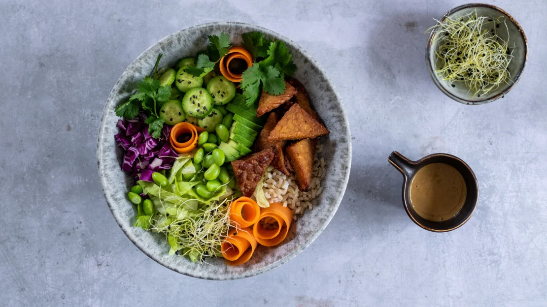 Když nestíháte & potřebujete odlehčit jídelníček: Buddha bowl s pečeným tempehem