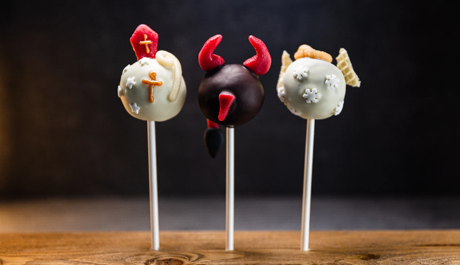 Čertovsky dobré cake pops. Domácí výroba zabaví i vaše malé strašpytle