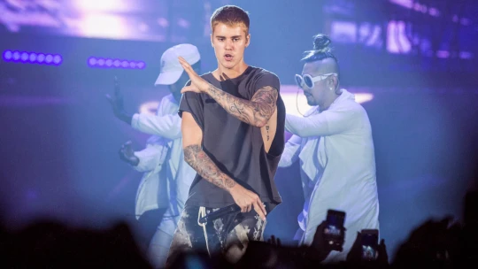 Kšeft za 232 milionů. Justin Bieber zahrál na svatbě syna nejbohatšího Inda