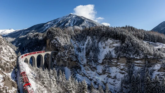 Zažít ledovce i&nbsp;palmy. Nasedněte na Rhétskou dráhu a&nbsp;zažijte to nejlepší ze Švýcarska