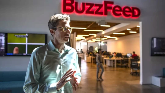 Pomalá, úmorná smrt BuzzFeedu. Proč internetový kolos ztratil 90 procent hodnoty?