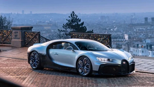 Rekordní loučení. Poslední Bugatti Chiron se prodalo za skoro čtvrt miliardy