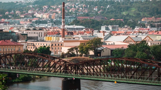 Dycky most! Klene se pod Vyšehradem, kdysi vzbudil senzaci a&nbsp;teď budí vášně