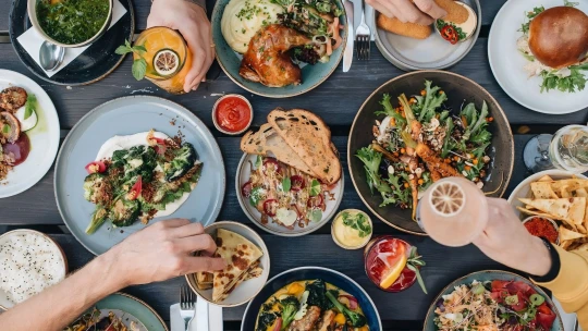 Březová míza, mlíčí i&nbsp;tempeh. Gastro trendy, které baví české profesionály