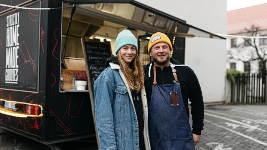 Býkmek, hrancle a&nbsp;kniha. Food trucková legenda Būcheck odhalí recepty v&nbsp;nové kuchařce