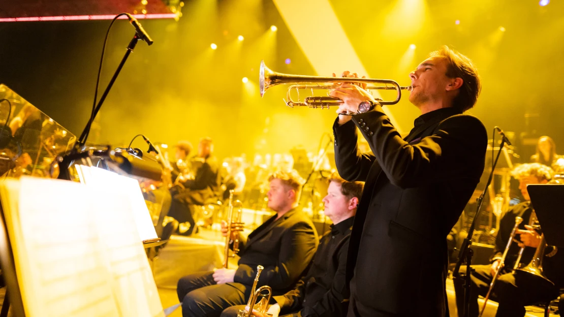 Strhující! Police Symphony Orchestra zvedli ze sedadel naplněné Kongresové centrum