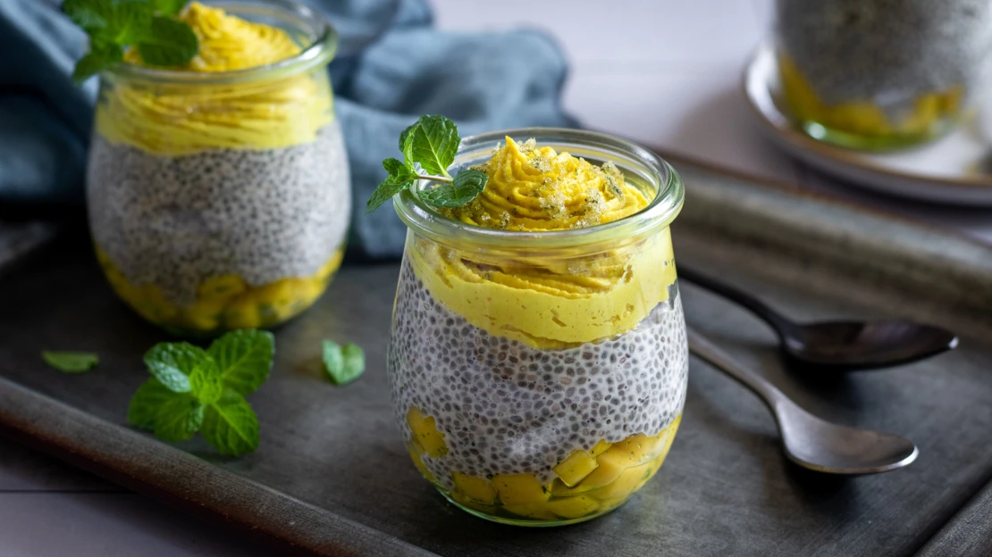 Zn. Vegan friendly. Zdravý chia pudink s mangem potěší ke snídani i jako dezert