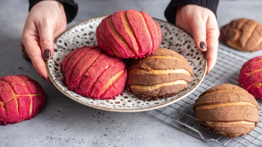 Mexické conchas: nadýchané brioškové těsto &#038; křupavá sladká krusta