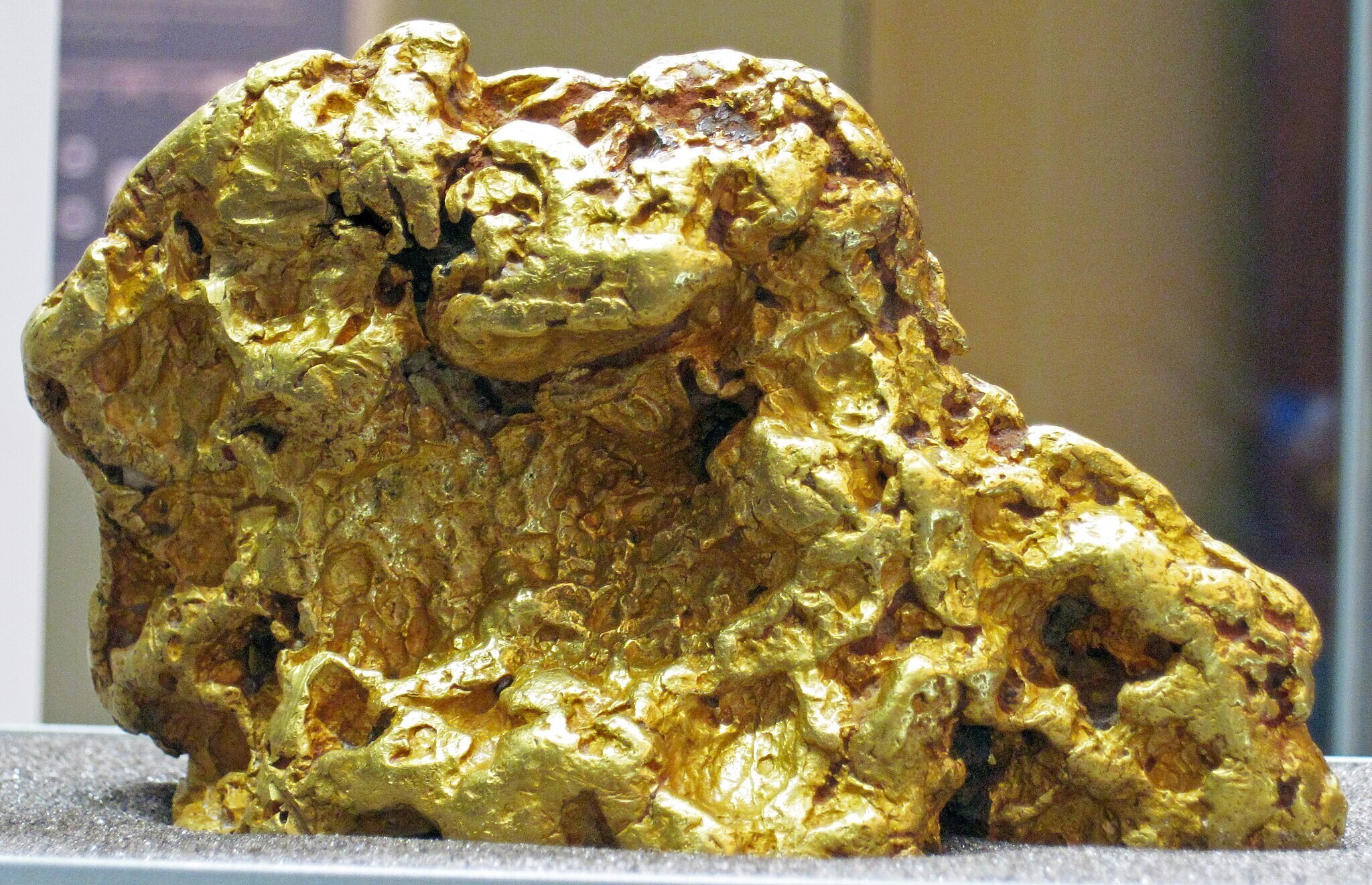 Tři a půl milionu ve zlatě. Za nález valounu vděčí Australan obyčejnému detektoru kovu
