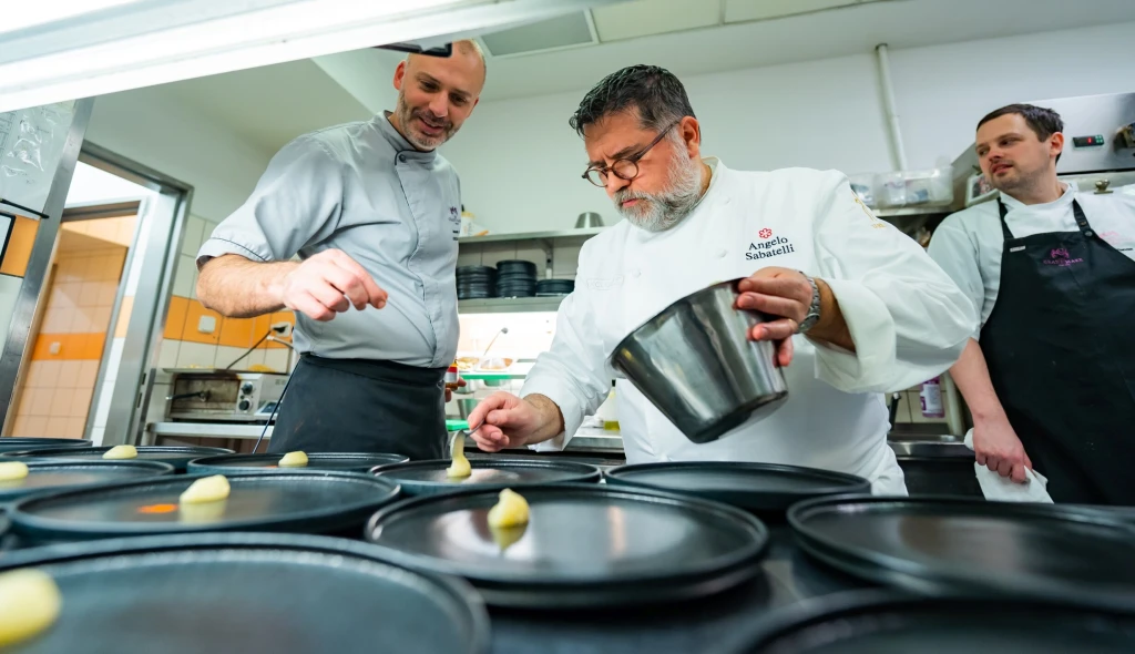 Světový fine dining za zlomek ceny. Michelinští kuchaři hostovali v&nbsp;Česku