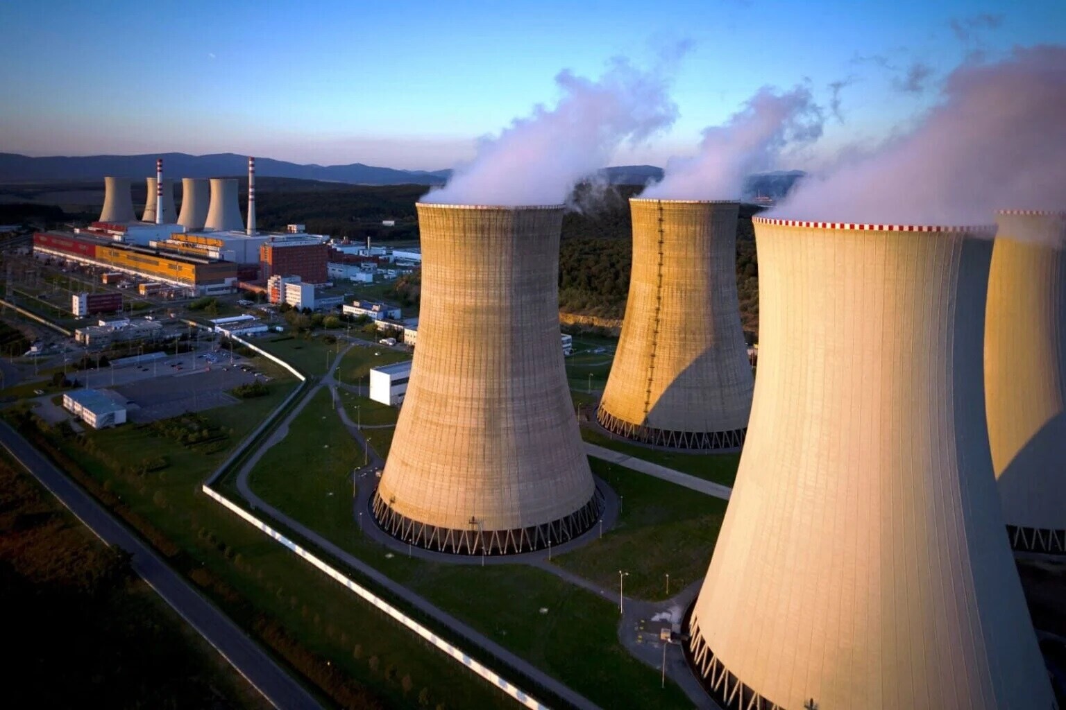 Slovensko plánuje výstavbu jaderné elektrárny. Do jednání se zapojí Korea i Francie