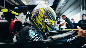 Závod o&nbsp;milisekundy. Vozy formule&nbsp;1 soupeří i&nbsp;díky tisícům senzorů a&nbsp;datům v&nbsp;cloudu