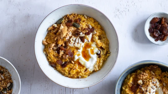 Carrot cake pro ty, co se pečení a&nbsp;mouce vyhýbají anebo holdují luxusním snídaňovým kaším