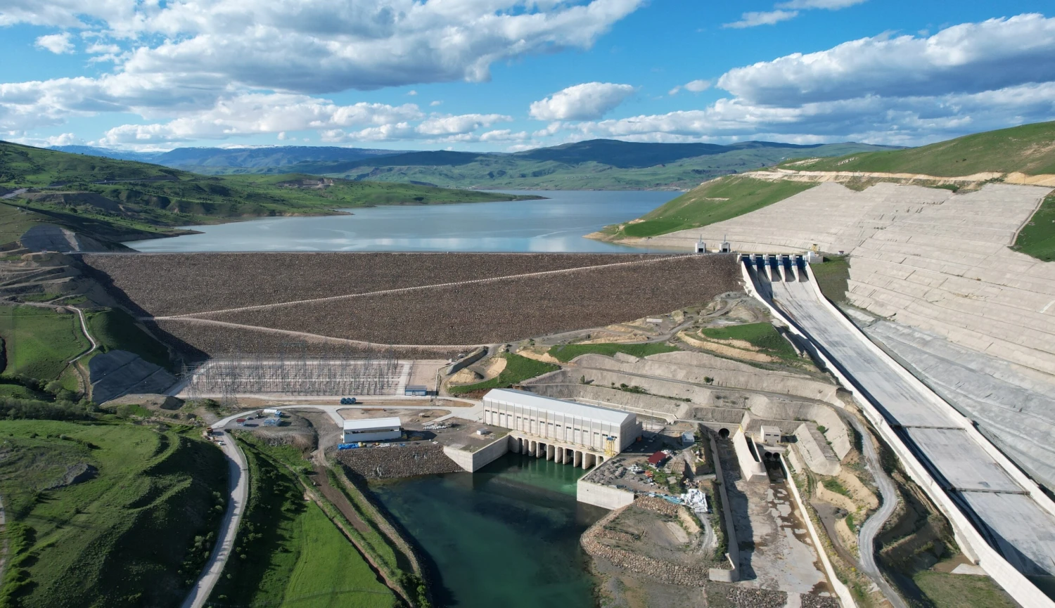 Vodní elektrárny miliardáře Tesaře byly loni rekordní, peníze investuje v Kolumbii