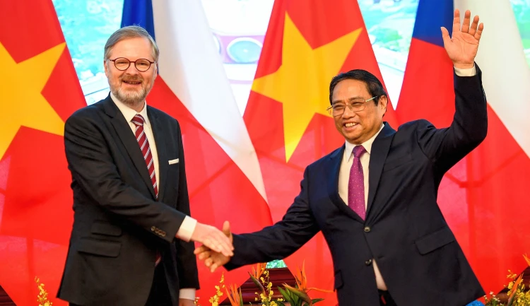 Český premiér Petr Fiala a vietnamský premiér Pham Minh Chinh