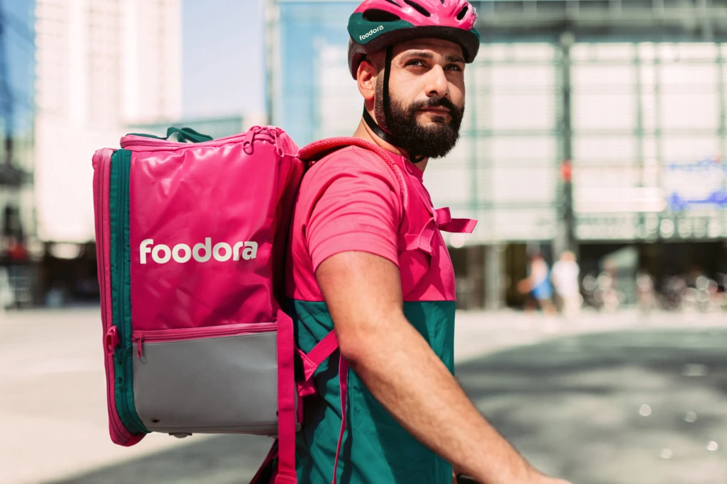 Dáme jídlo v&nbsp;novém kabátu. Doručovací platforma změní barvy a&nbsp;jméno na foodora