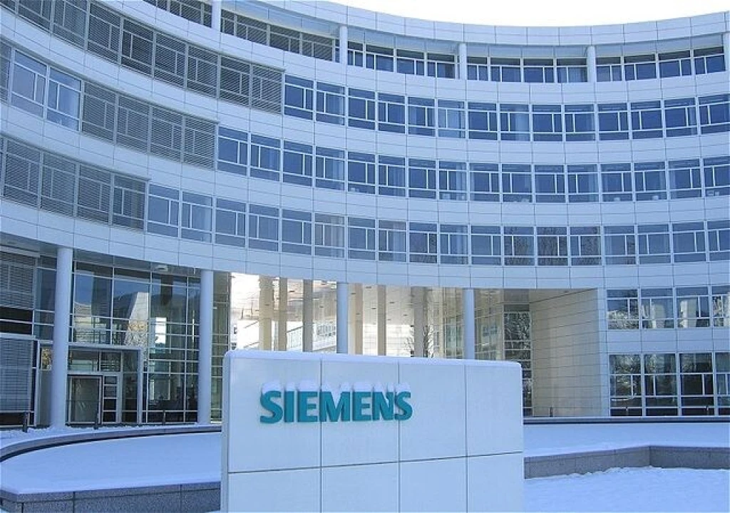 Siemens zvýšil čtvrtletní zisk meziročně o 193 procent. Dosáhl 85 miliard korun