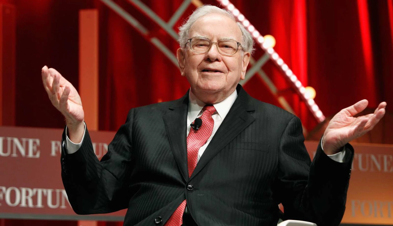 Buffett se zbavuje dalších akcií. Prodal téměř polovinu podílu v HP
