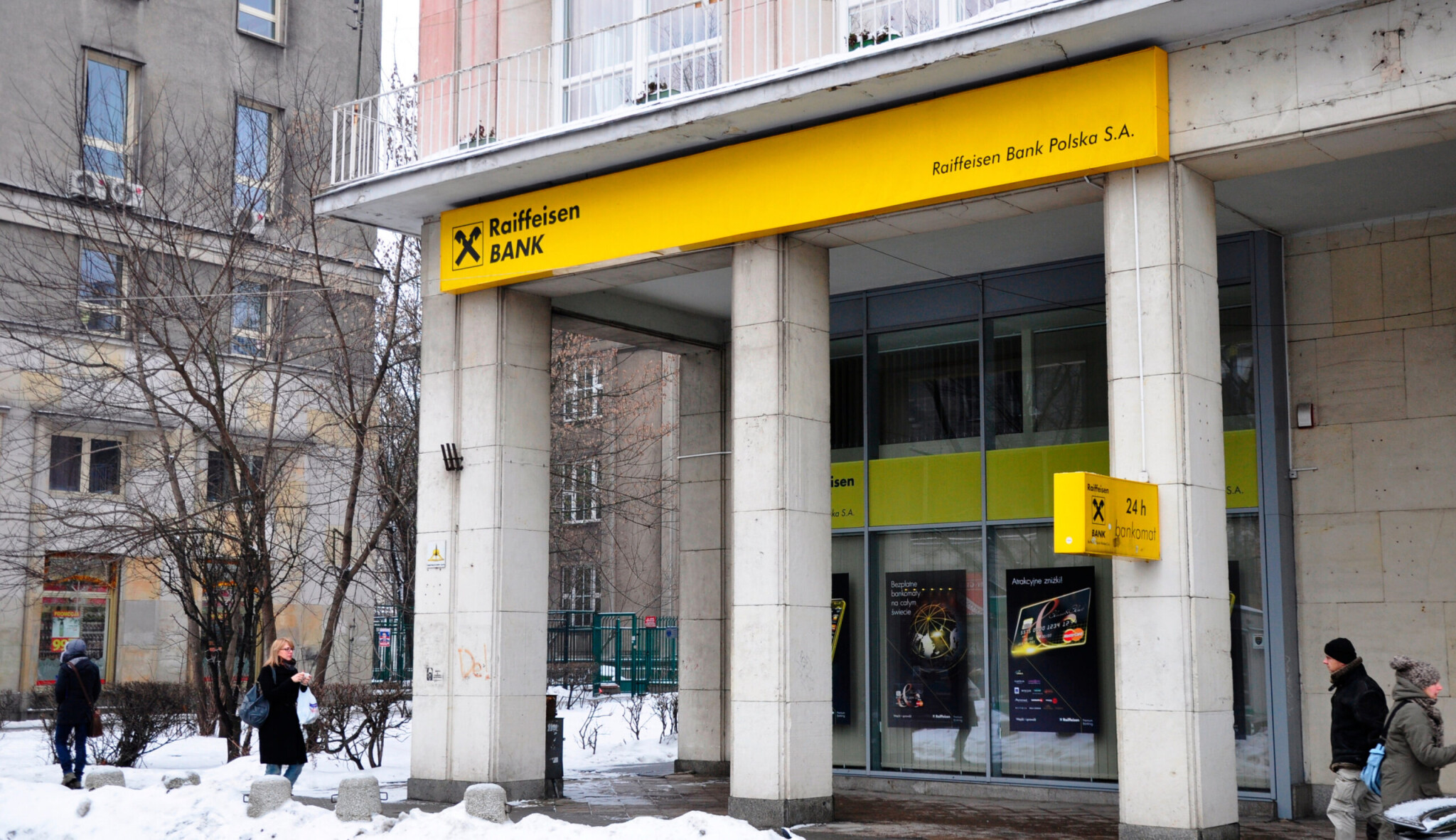 Raiffeisen Bank upustila od nákupu podílu ve Strabagu. Spojení s Děripaskou bylo kritizováno