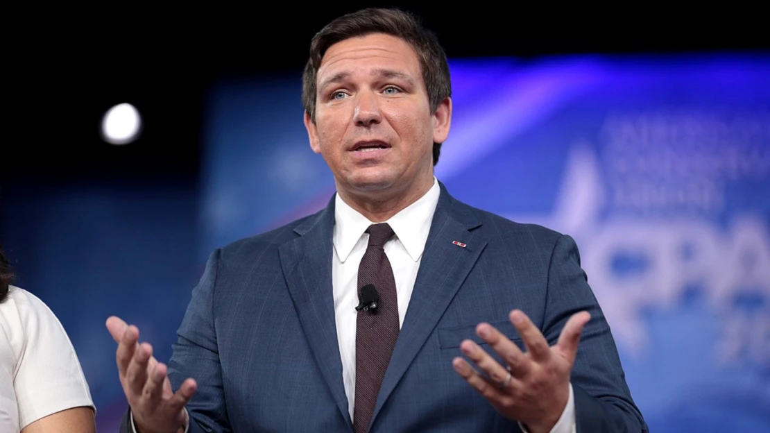 Slyšíme se? Ron DeSantis se ztrapnil na Twitteru, přesto vybral miliony na kampaň