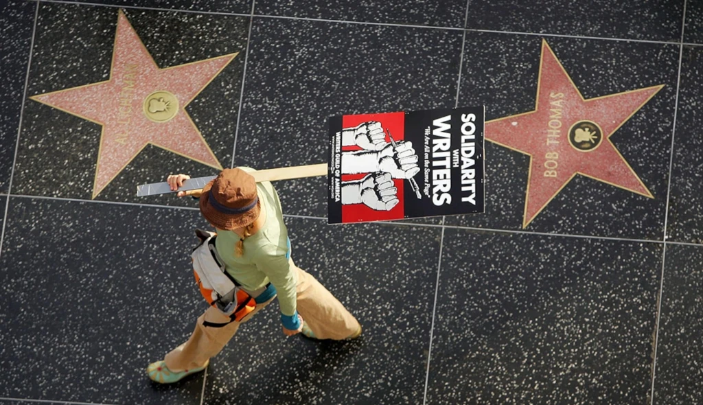 Hollywood ochromila stávka scénáristů. Stojí produkce Stranger Things či&nbsp;Příběhu služebnice
