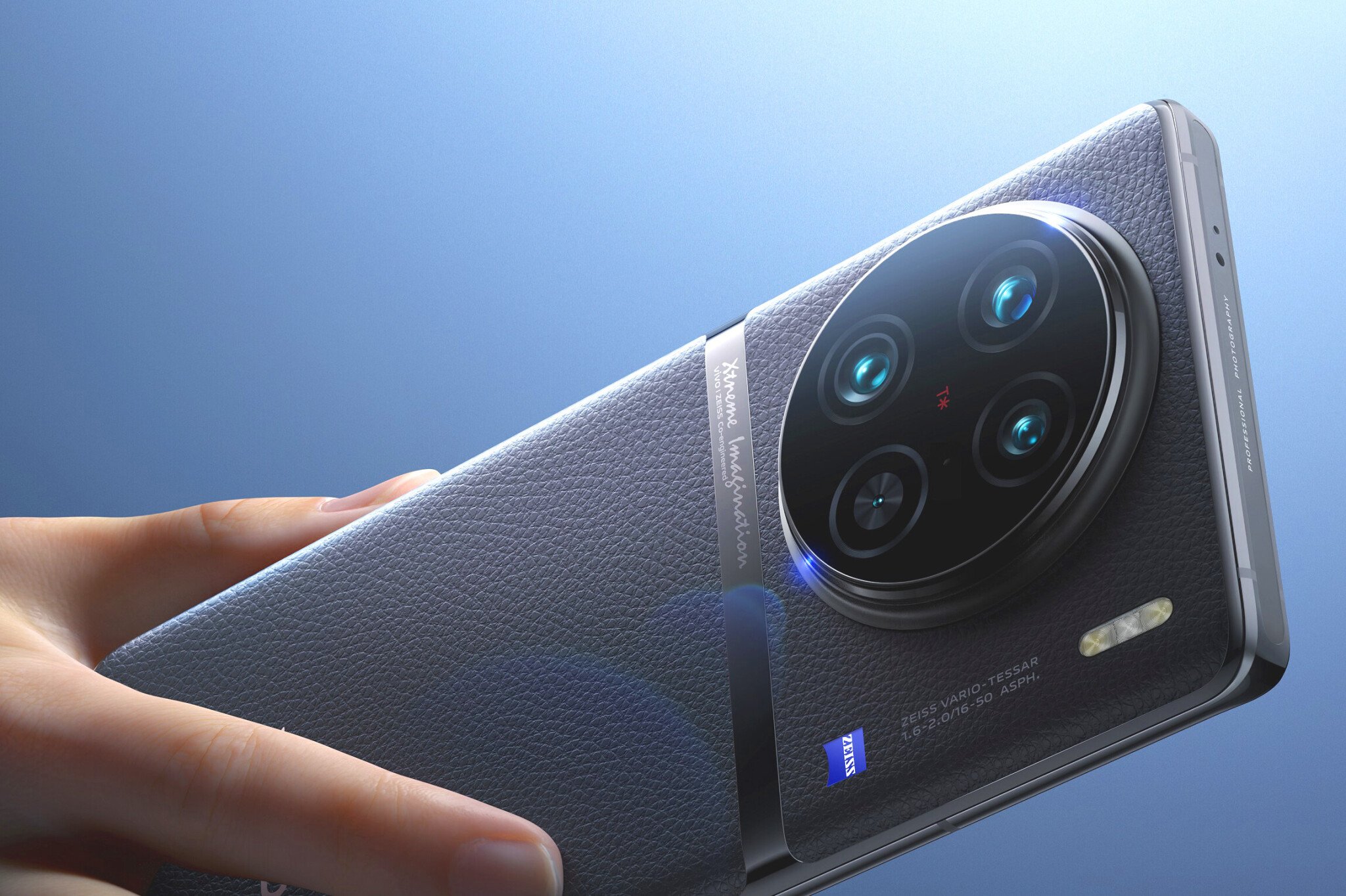 Mobilní fotobestie. Nový model smartphonu vivo sází na neotřelý design a nadupané foťáky s 50Mpx rozlišením