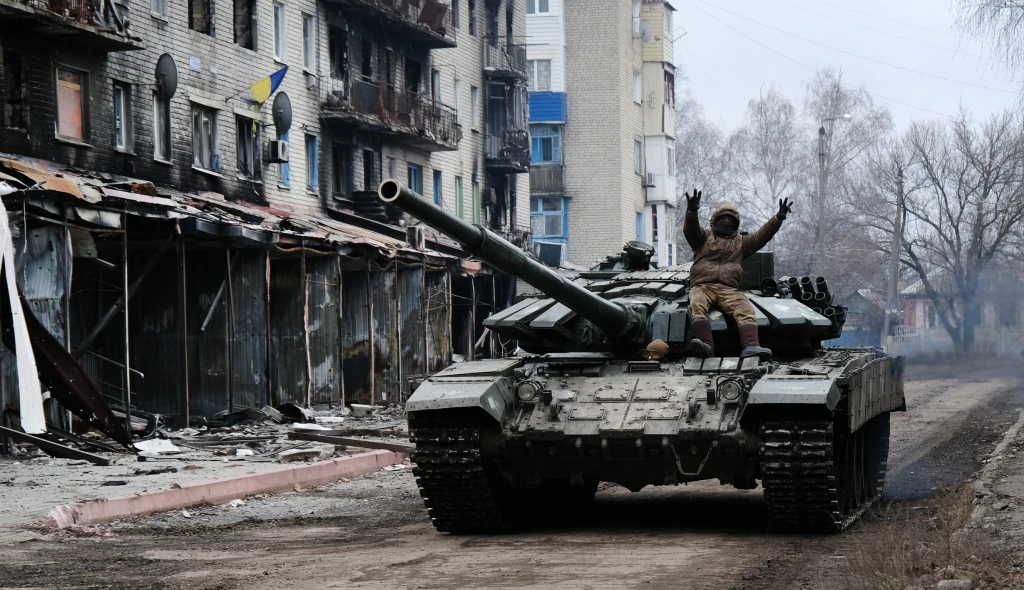 Dva roky války. Ukrajina si vede nad očekávání dobře, říká analytik Kofroň