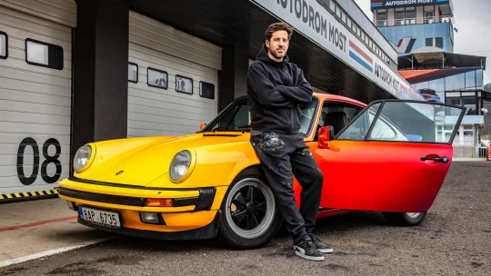 Porsche 911 mi připomíná sochu. Oktávku bych nenastříkal, říká výtvarník Jan Kaláb