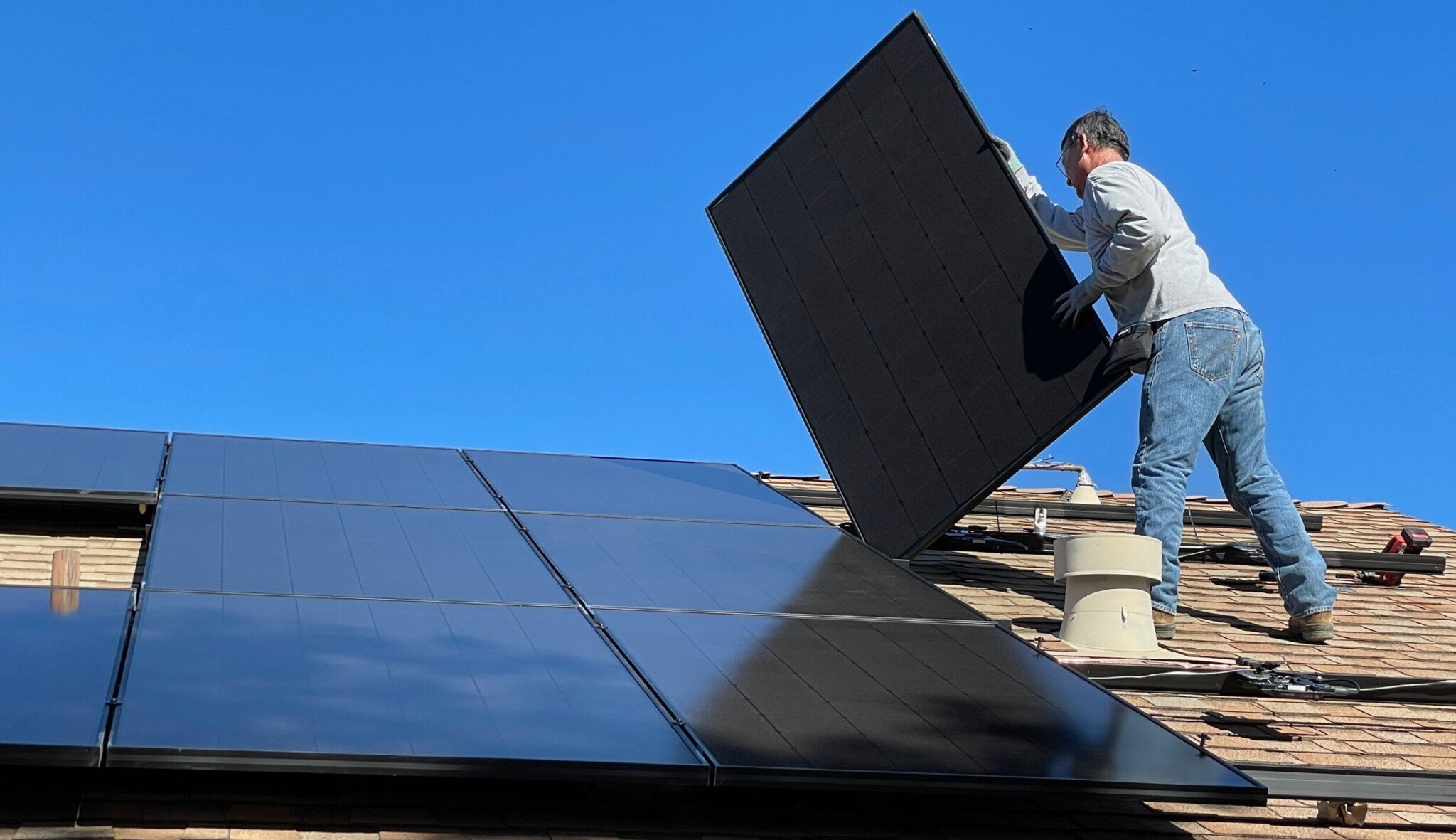 Solární boom pokračuje. Za první pololetí bylo zprovozněno téměř padesát tisíc fotovoltaik