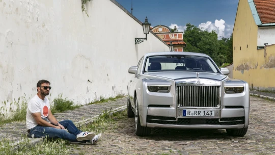 Automobilové nebe. Co z&nbsp;vás udělá den za volantem Rolls-Royce Phantom