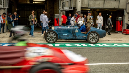 Zápisky z&nbsp;Le Mans Classic. Největší veteránská show s českou stopou