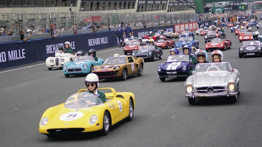 Miliardy na čtyřech kolech. Zažili jsme bláznivý víkend na Le Mans Classic