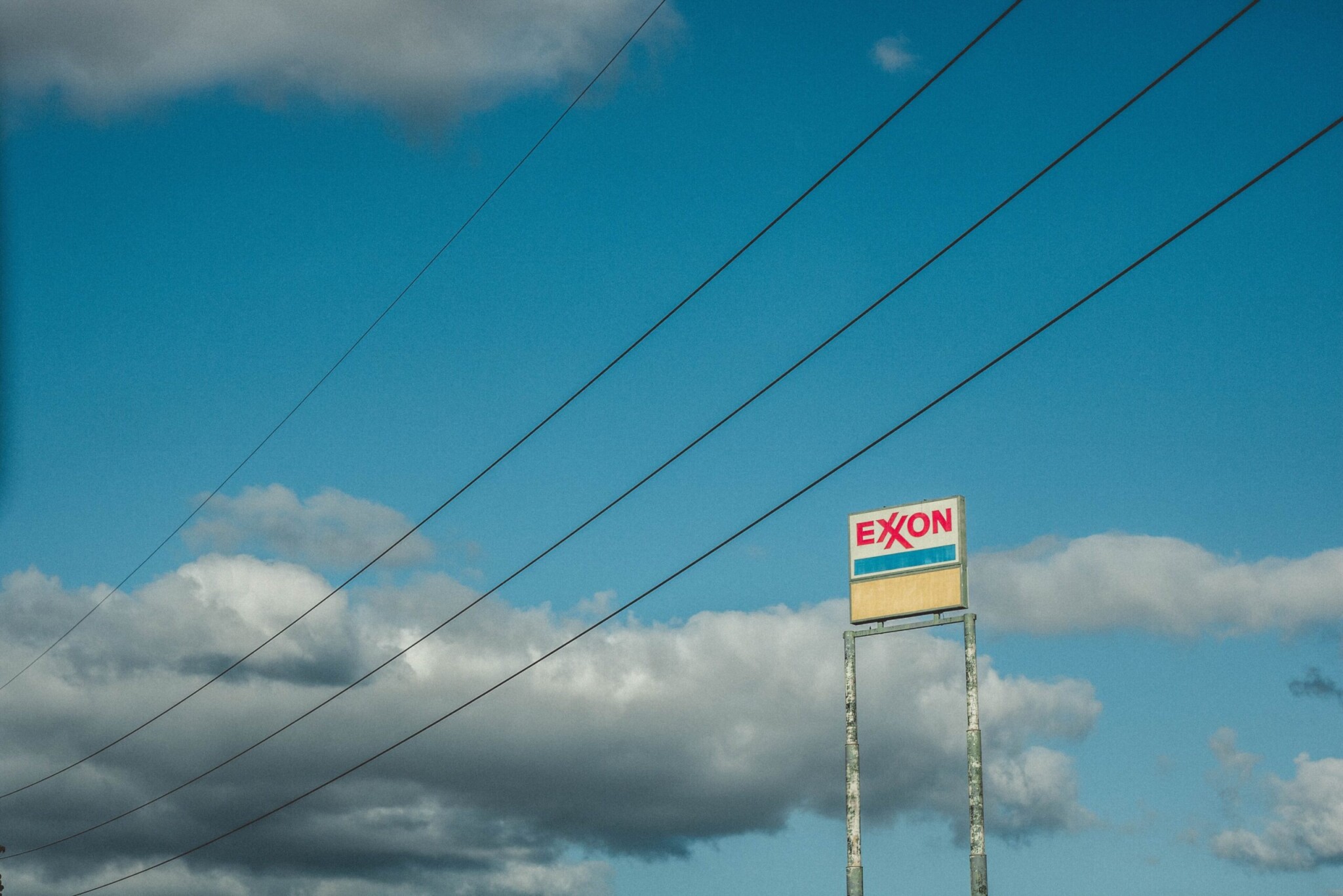 Ropný gigant Exxon jako součást energetické transformace. Investuje do snižování skleníkových plynů