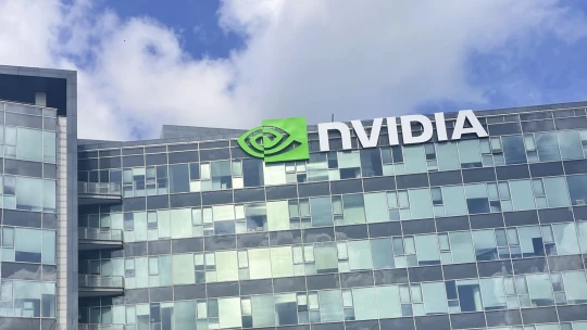 O 277 miliard dolarů chudší a už zase dvojka. Proč je Nvidia na houpačce?