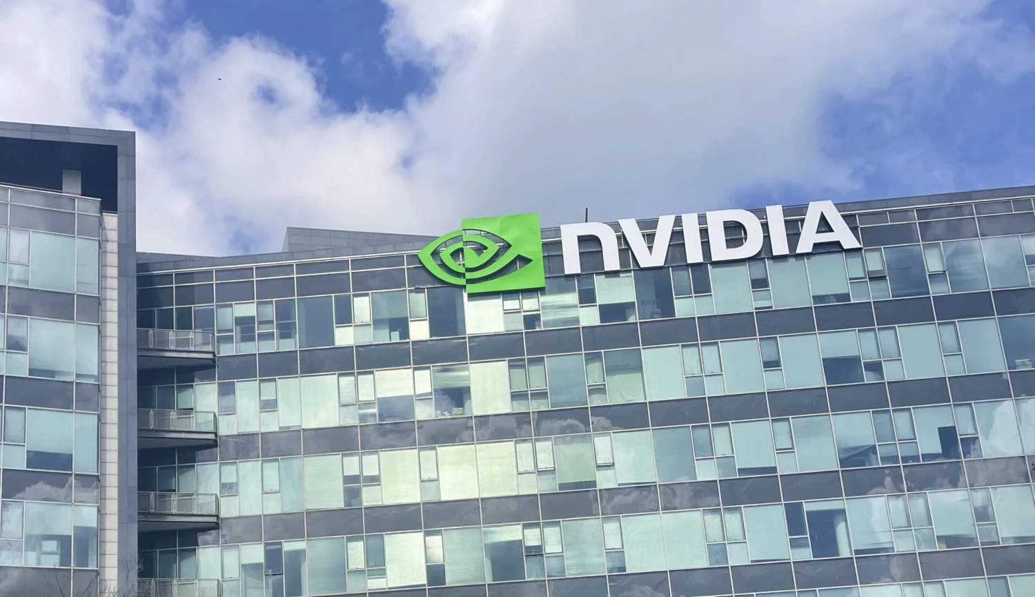 Nvidia a Foxconn vybudují továrny na AI. Půjde o nový druh datových center