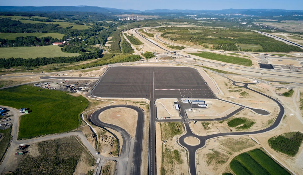 Ze skládky je centrum BMW za sedm miliard. Obří polygon je na Sokolovsku