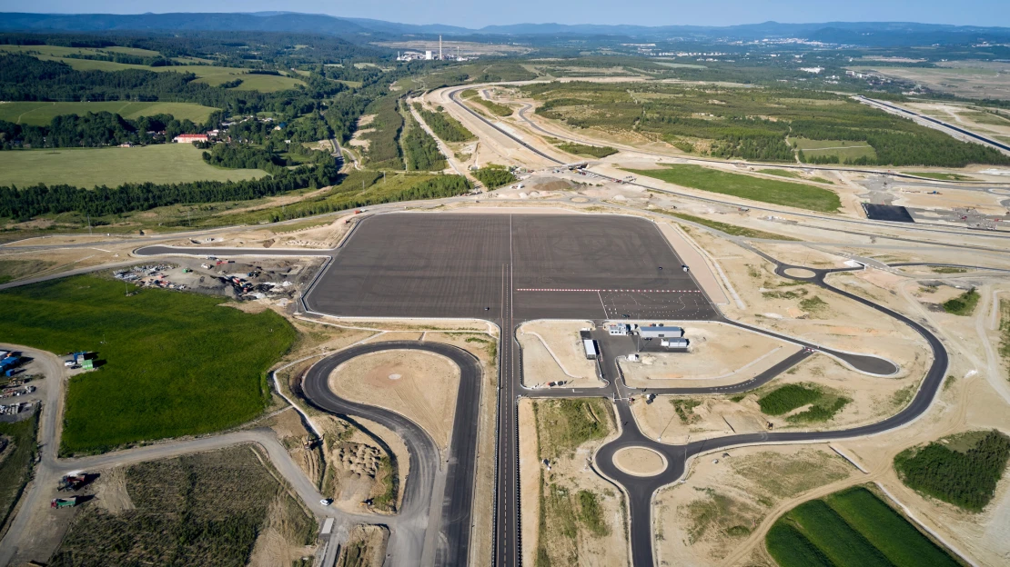 Ze skládky je centrum BMW za sedm miliard. Obří polygon je na Sokolovsku