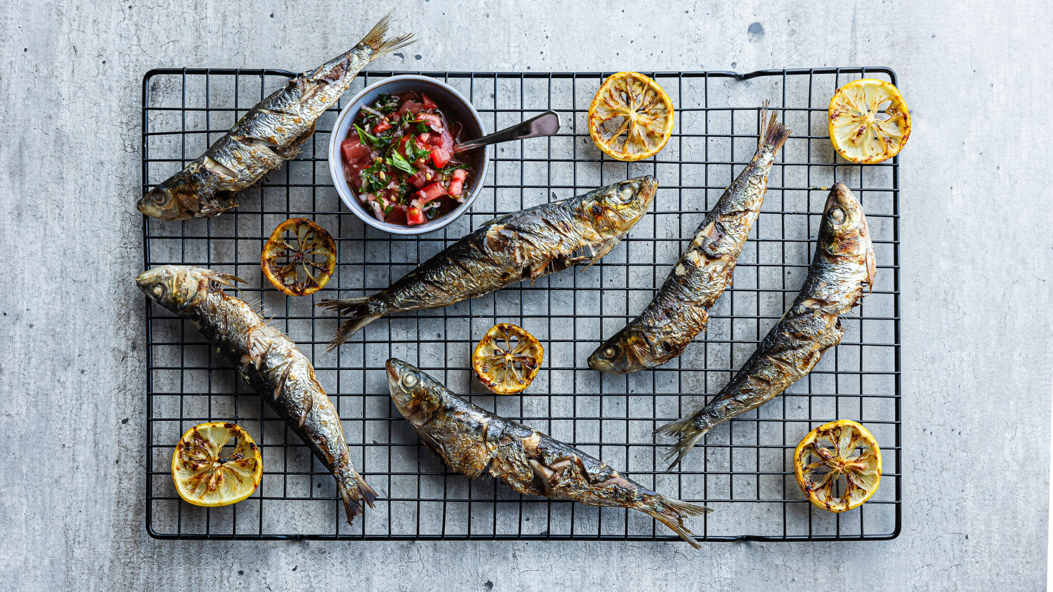 Ochutnejte Andalusii. Grilované sardinky jako z plážového baru