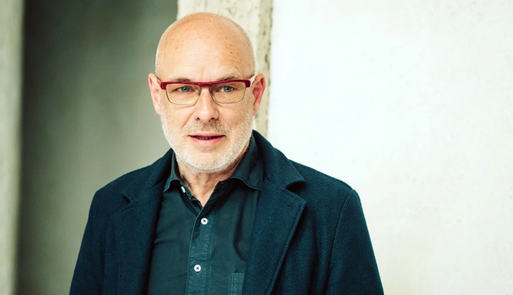 Otec ambientu. Brian Eno dál tvoří nádherné zvukové krajiny