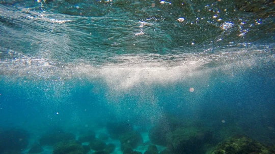 Jak zmírnit dopady změny klimatu? Startup chce oxid uhličitý lovit z&nbsp;oceánů