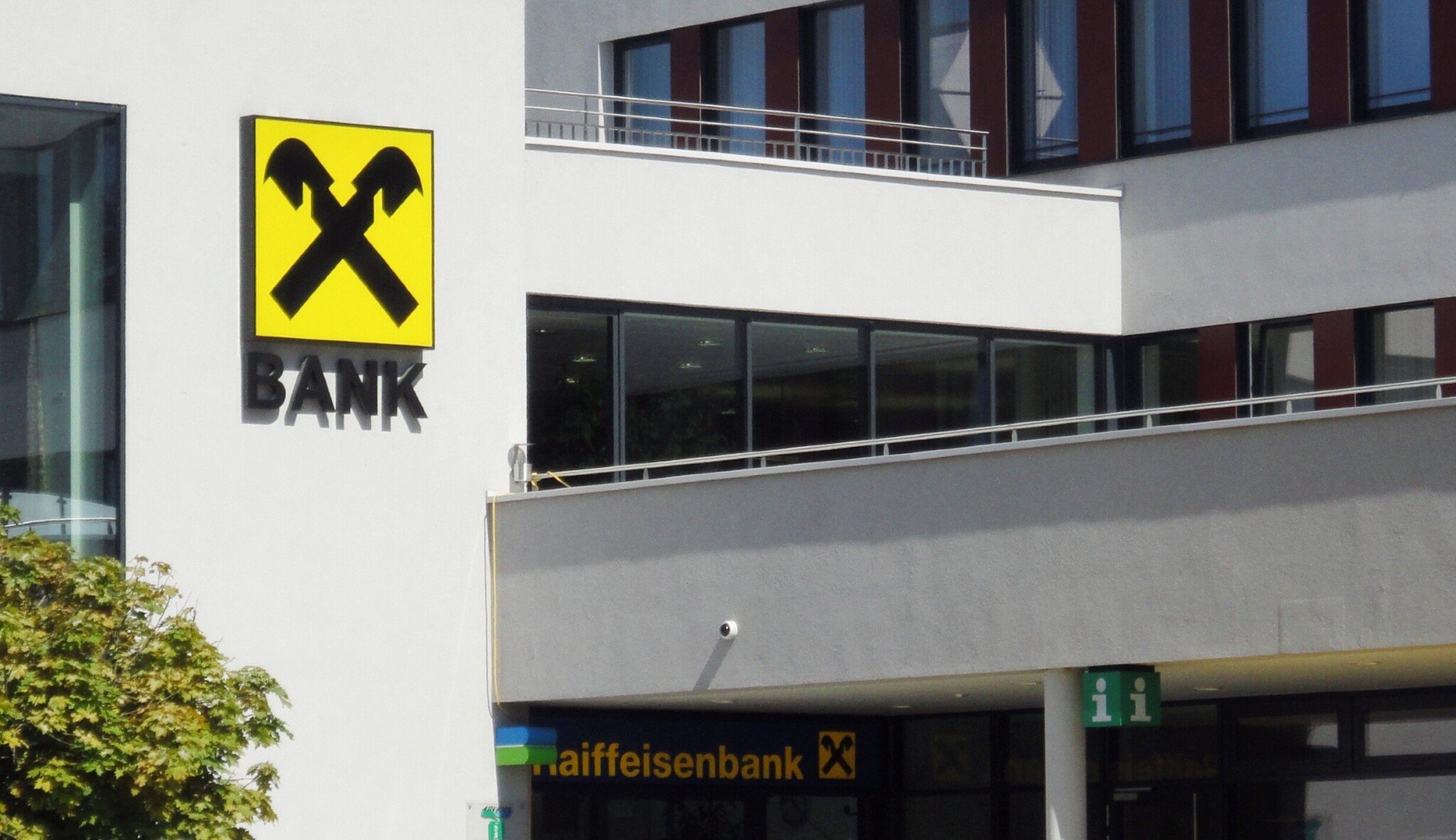 Raiffeisenbank klesl čistý zisk za první pololetí o pětinu. Aktiva rostla