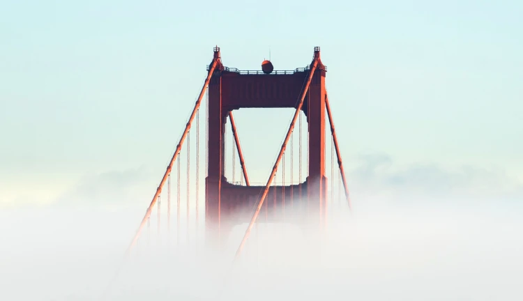 Most Golden Gate v mlze