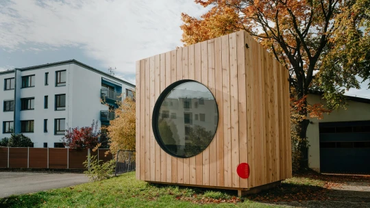 Zenová krychle. Dva bratři vyrábějí tiny house pro práci i&nbsp;odpočinek