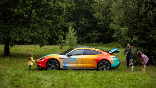 Proč je elektrické Porsche lepší než Mary Poppins a&nbsp;kde v&nbsp;Alpách zabavit děti